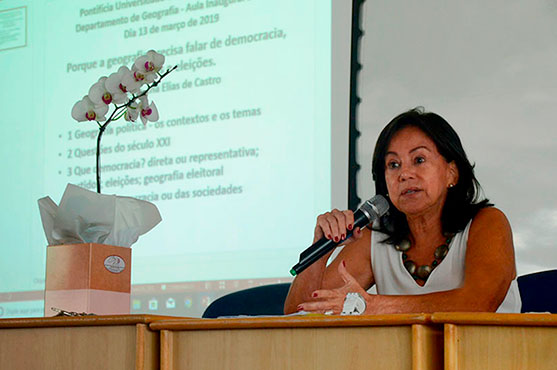 Professora critica radicalizao no processo de polarizao poltica no Brasil